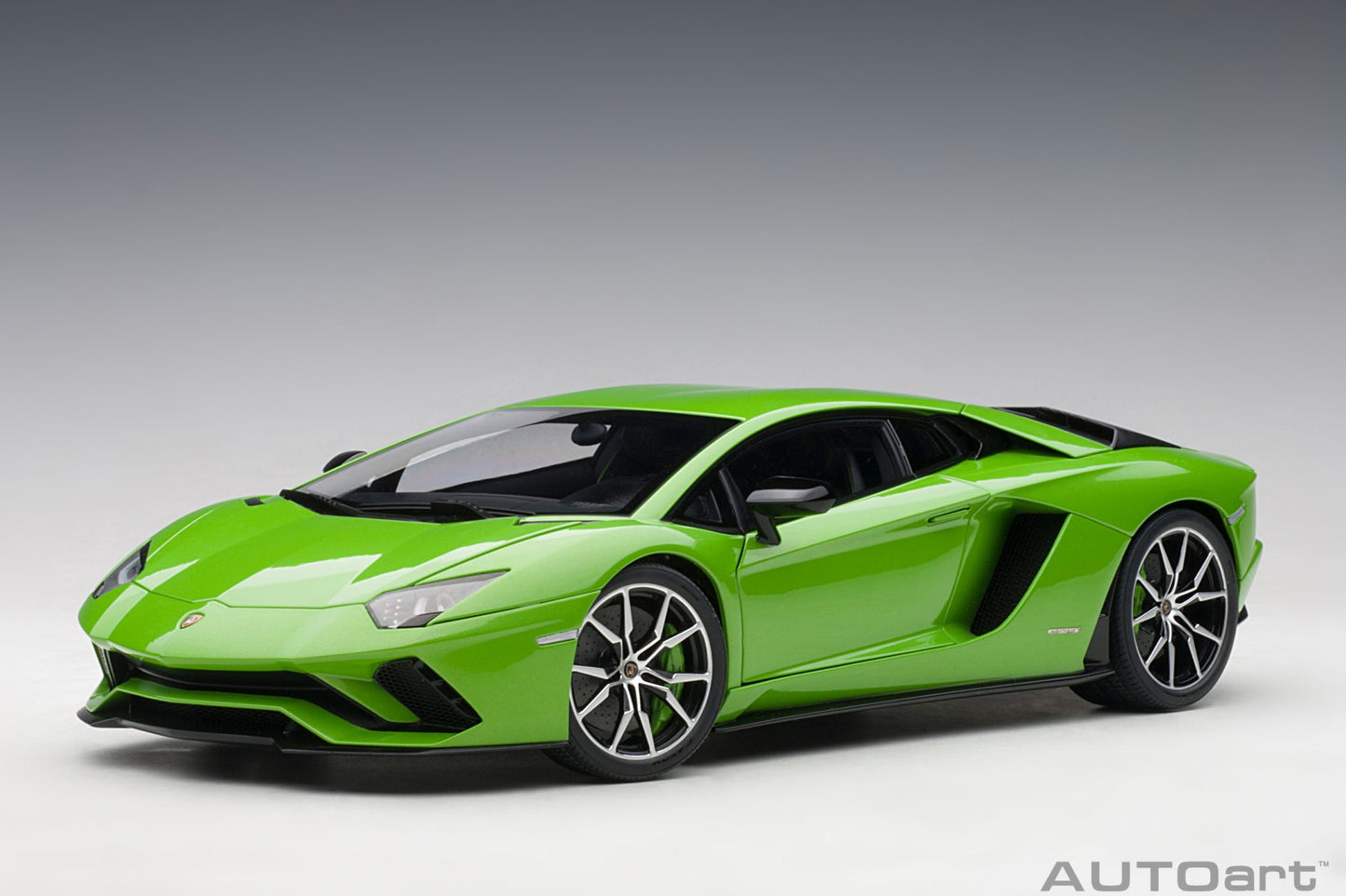 1:18 Lamborghini Aventador S - Verde Mantis/Pearl Green - AUTOart - 79133
