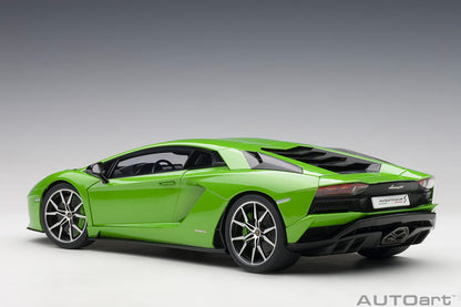 1:18 Lamborghini Aventador S - Verde Mantis/Pearl Green - AUTOart - 79133