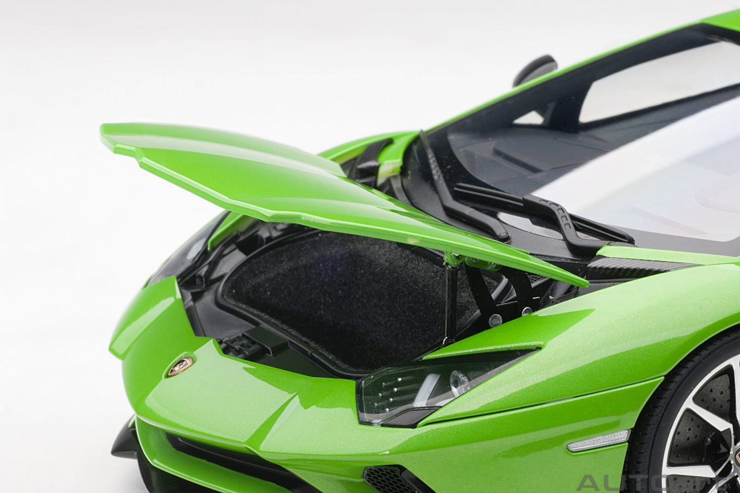 1:18 Lamborghini Aventador S - Verde Mantis/Pearl Green - AUTOart - 79133