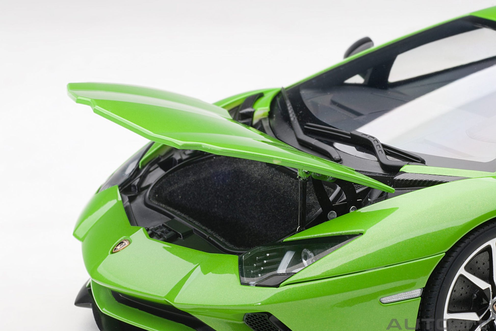 1:18 Lamborghini Aventador S - Verde Mantis/Pearl Green - AUTOart - 79133
