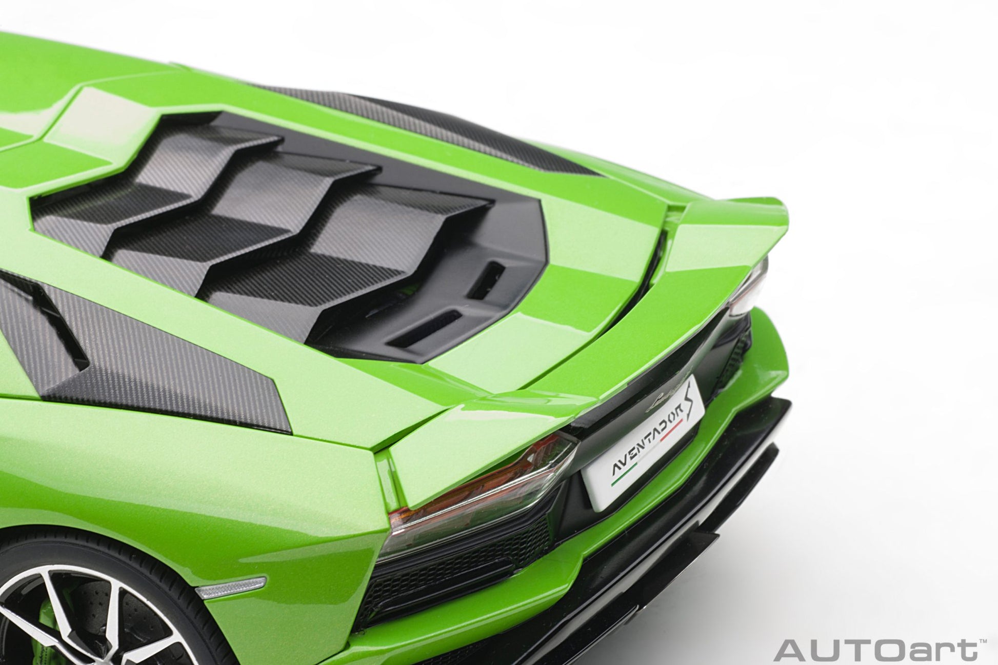1:18 Lamborghini Aventador S - Verde Mantis/Pearl Green - AUTOart - 79133