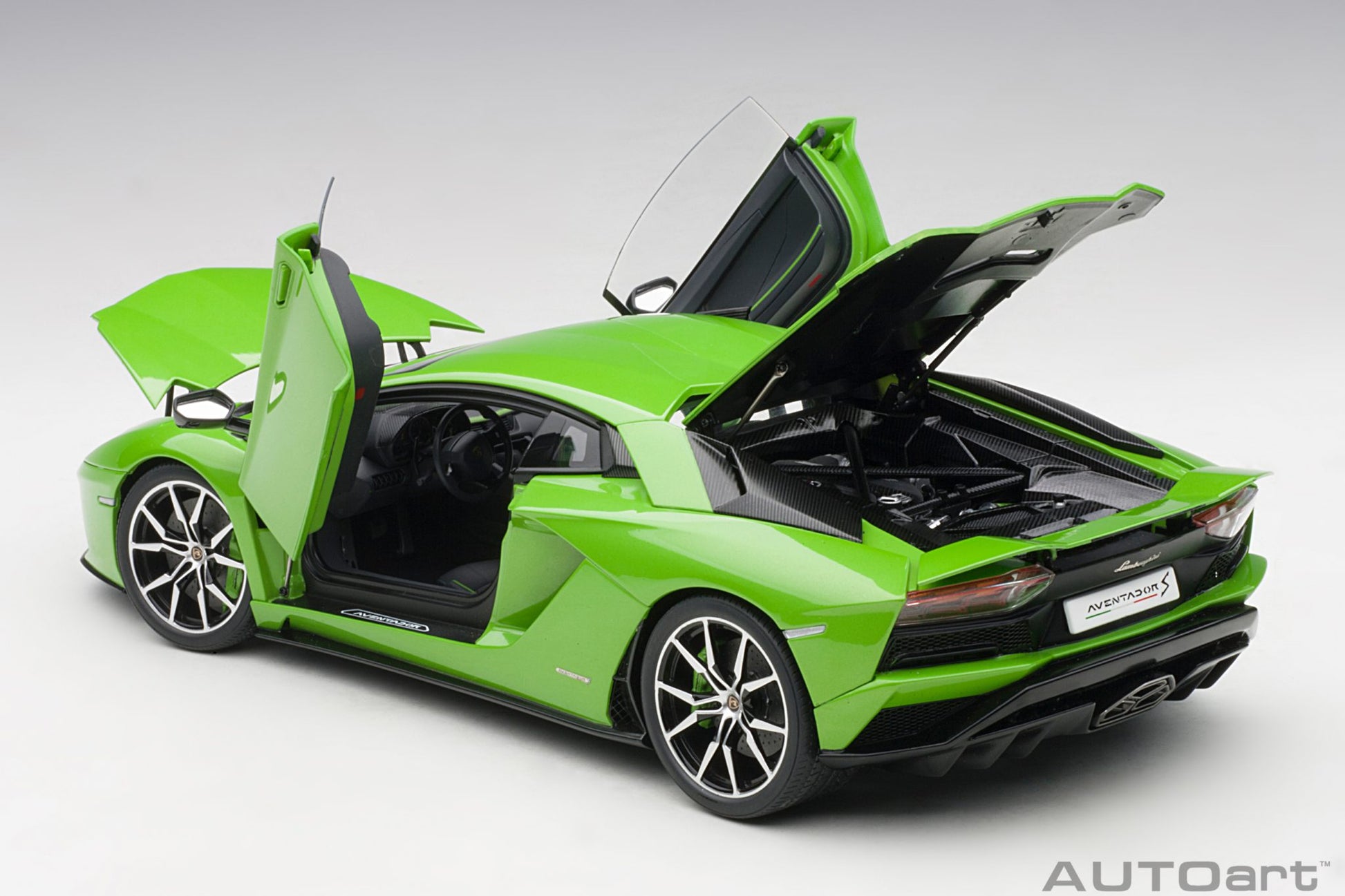 1:18 Lamborghini Aventador S - Verde Mantis/Pearl Green - AUTOart - 79133