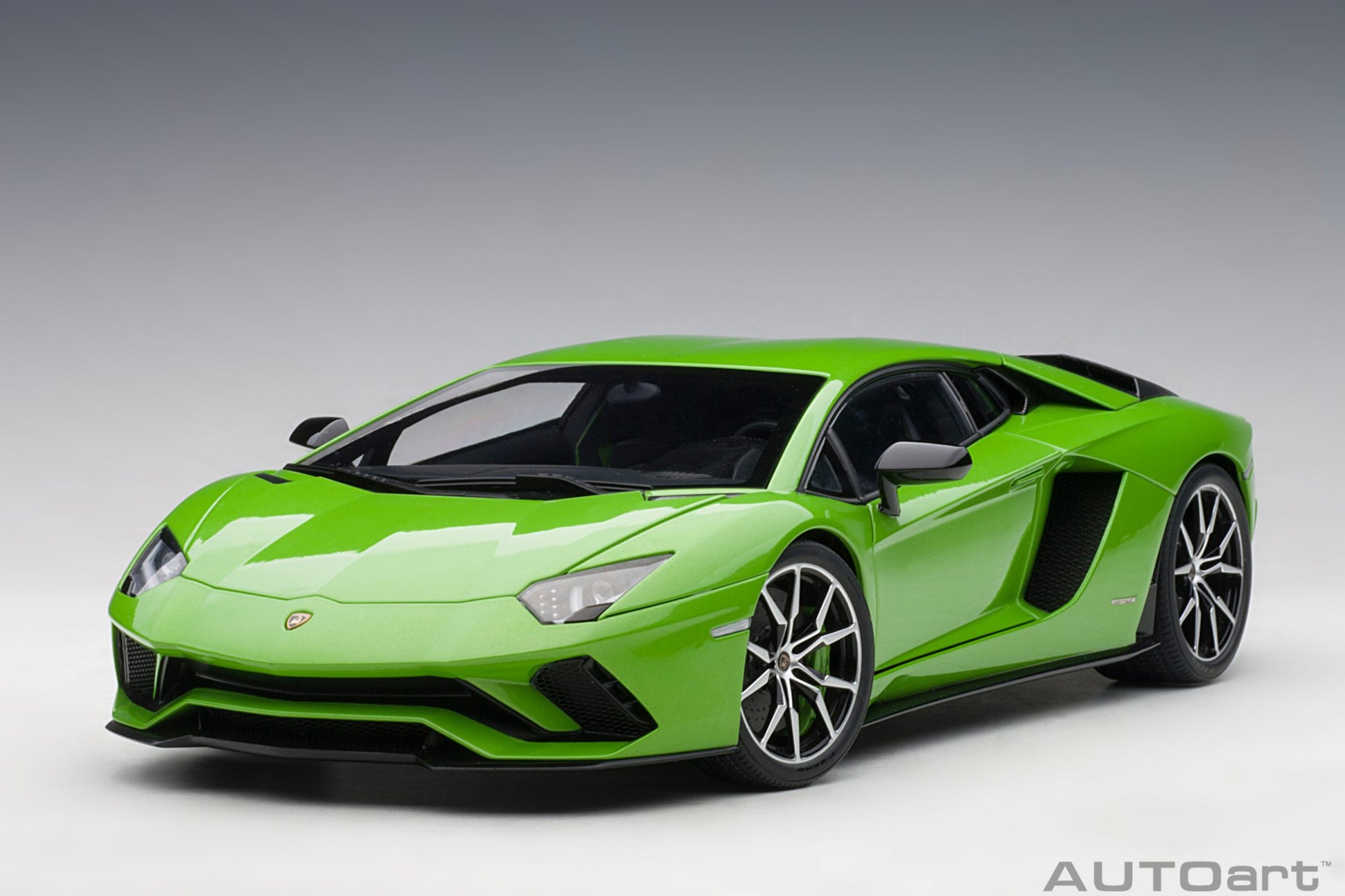 1:18 Lamborghini Aventador S - Verde Mantis/Pearl Green - AUTOart - 79133