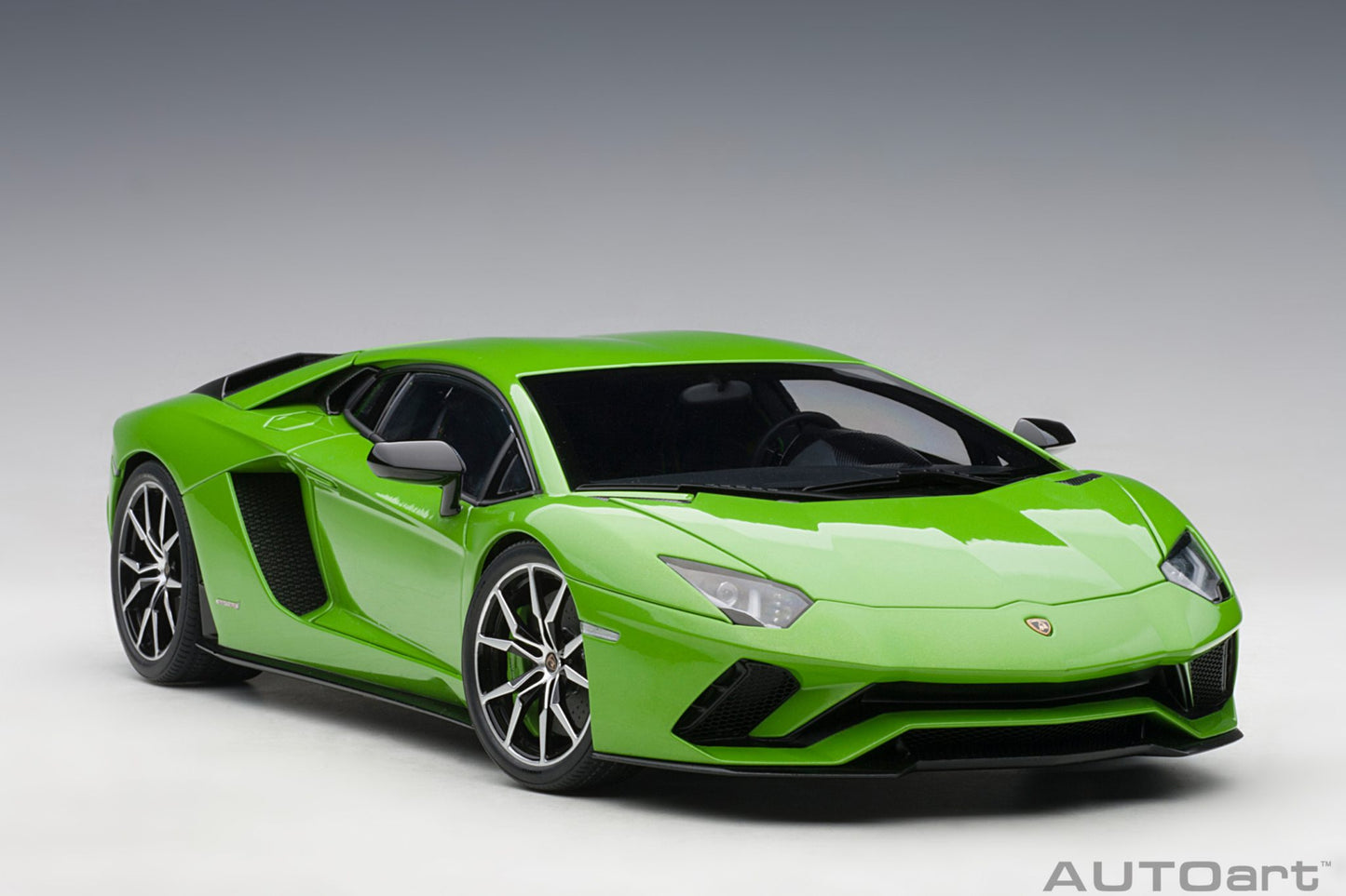 1:18 Lamborghini Aventador S - Verde Mantis/Pearl Green - AUTOart - 79133
