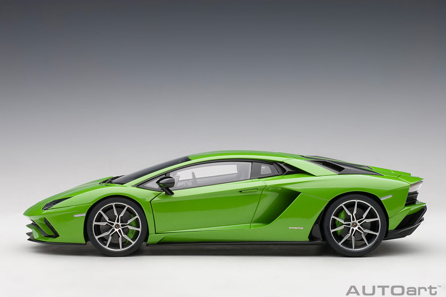 1:18 Lamborghini Aventador S - Verde Mantis/Pearl Green - AUTOart - 79133