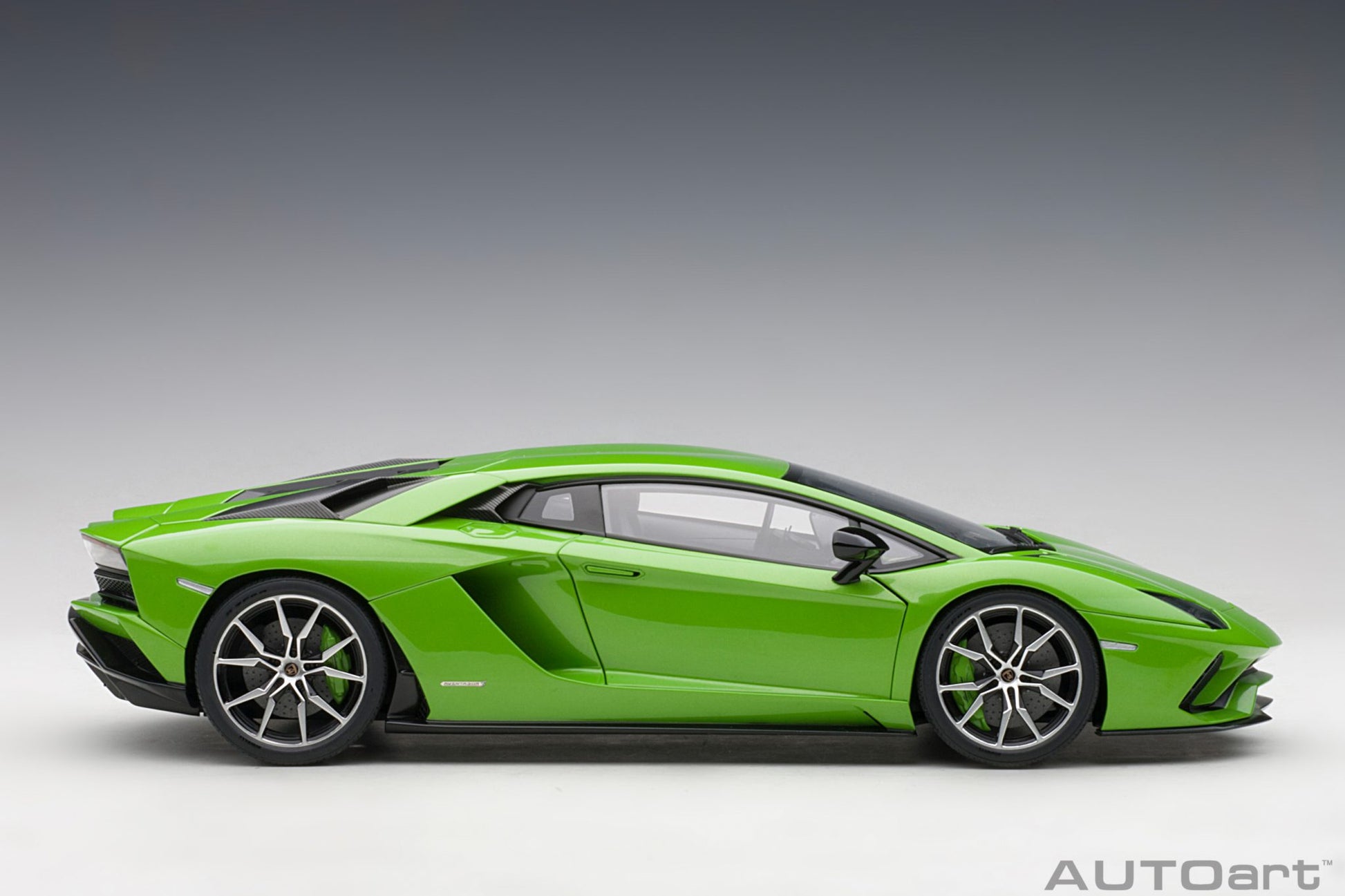 1:18 Lamborghini Aventador S - Verde Mantis/Pearl Green - AUTOart - 79133