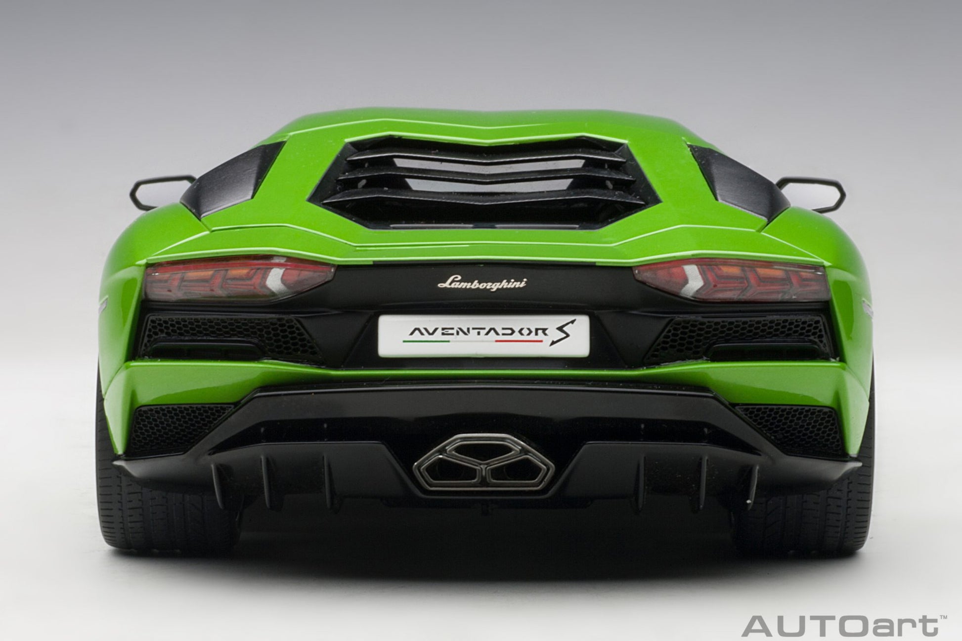 1:18 Lamborghini Aventador S - Verde Mantis/Pearl Green - AUTOart - 79133