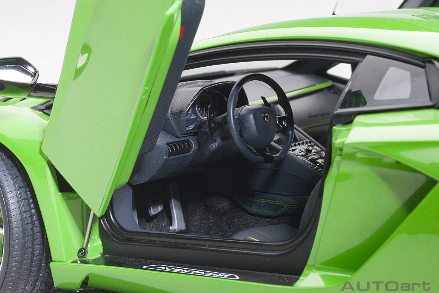 1:18 Lamborghini Aventador S - Verde Mantis/Pearl Green - AUTOart - 79133