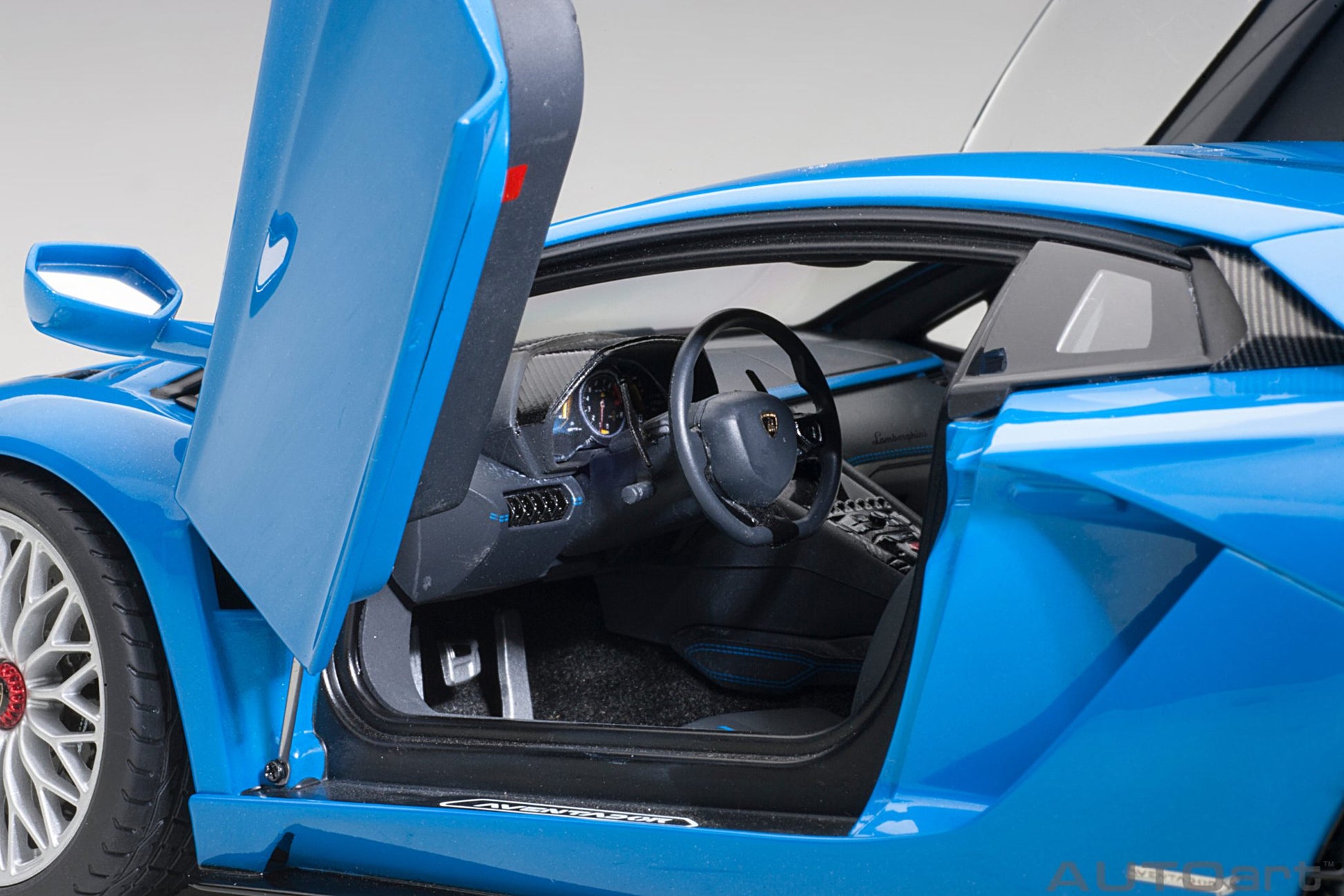 1:18 Lamborghini Aventador S - Blue Nila/Pearl Blue - AUTOart - 79134