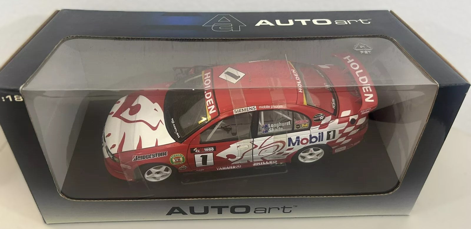 1:18 Holden VX Commodore #1 - 2001 - Bathurst Winner - Holden Racing Team - Mark Skaife - AUTOart - 80169