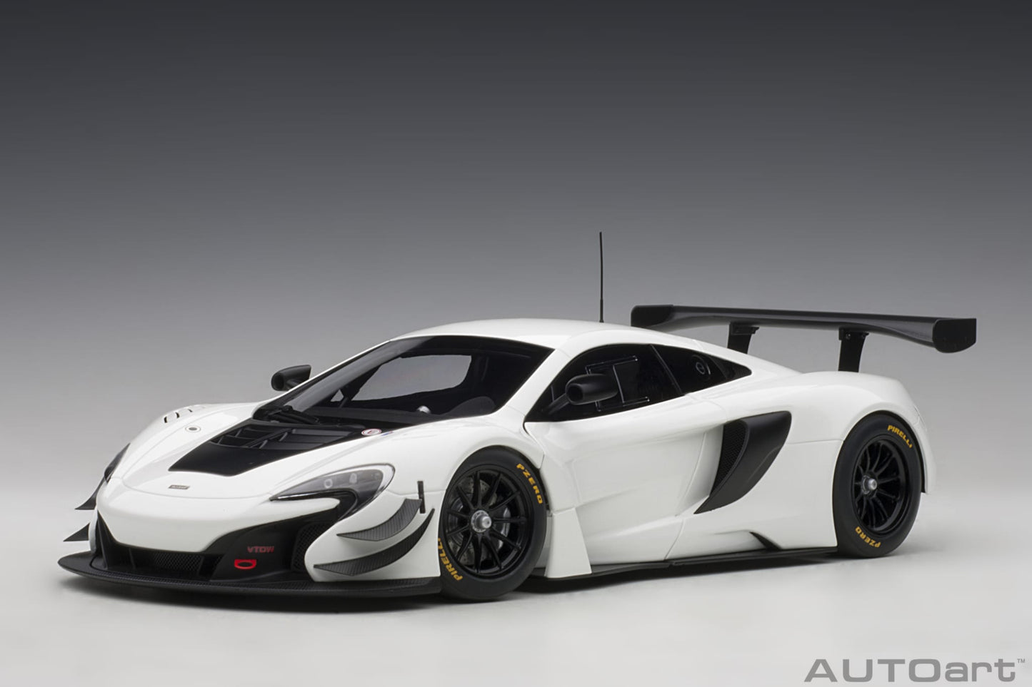 1:18 McLaren 650S GT3 - White /Black Accents - AUTOart - 81640