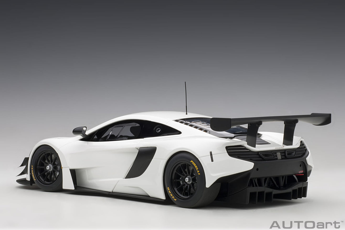 1:18 McLaren 650S GT3 - White /Black Accents - AUTOart - 81640