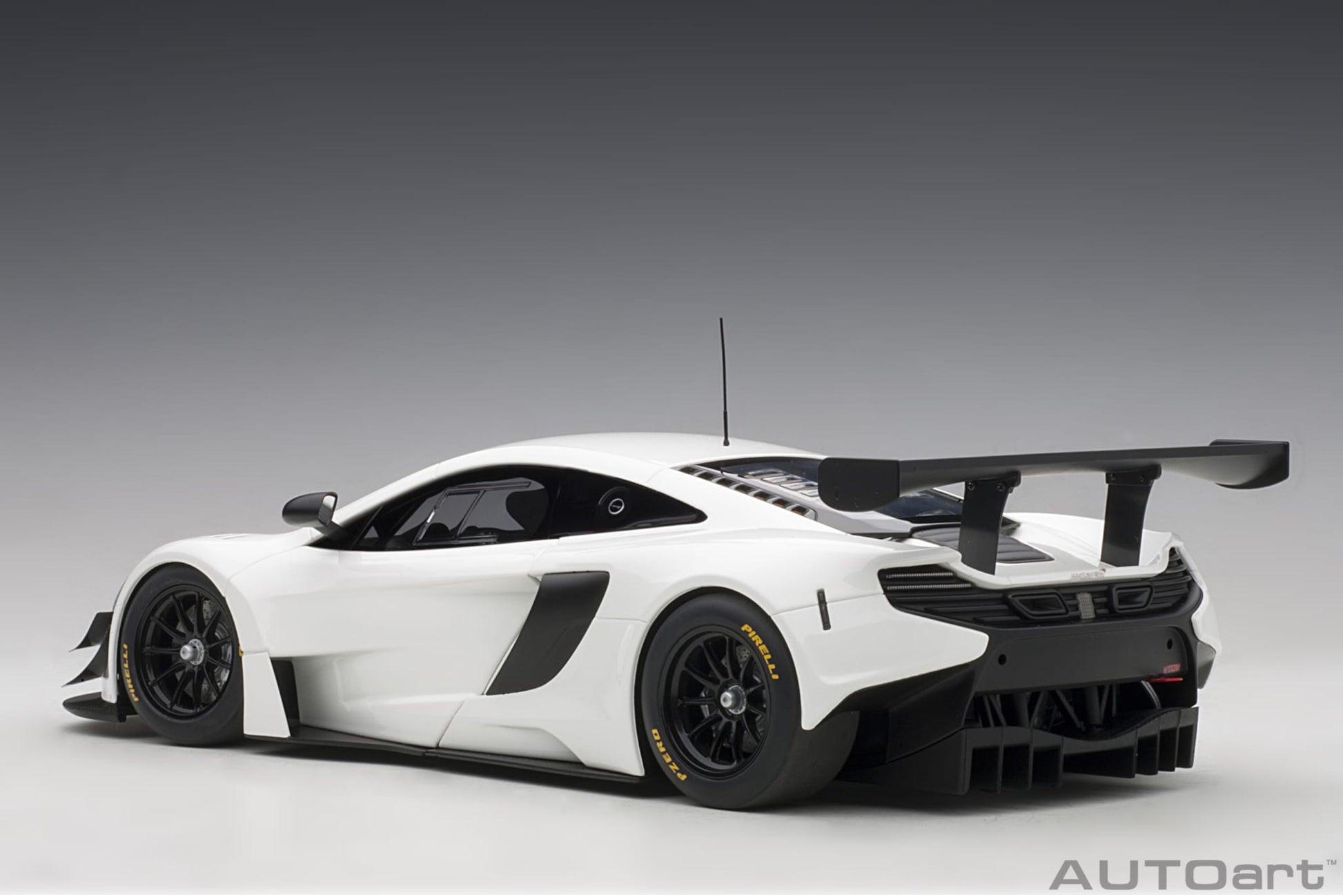 1:18 McLaren 650S GT3 - White /Black Accents - AUTOart - 81640
