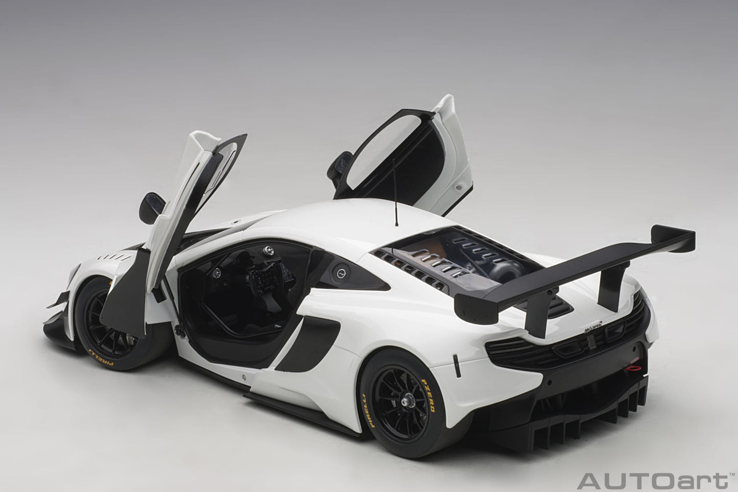 1:18 McLaren 650S GT3 - White /Black Accents - AUTOart - 81640