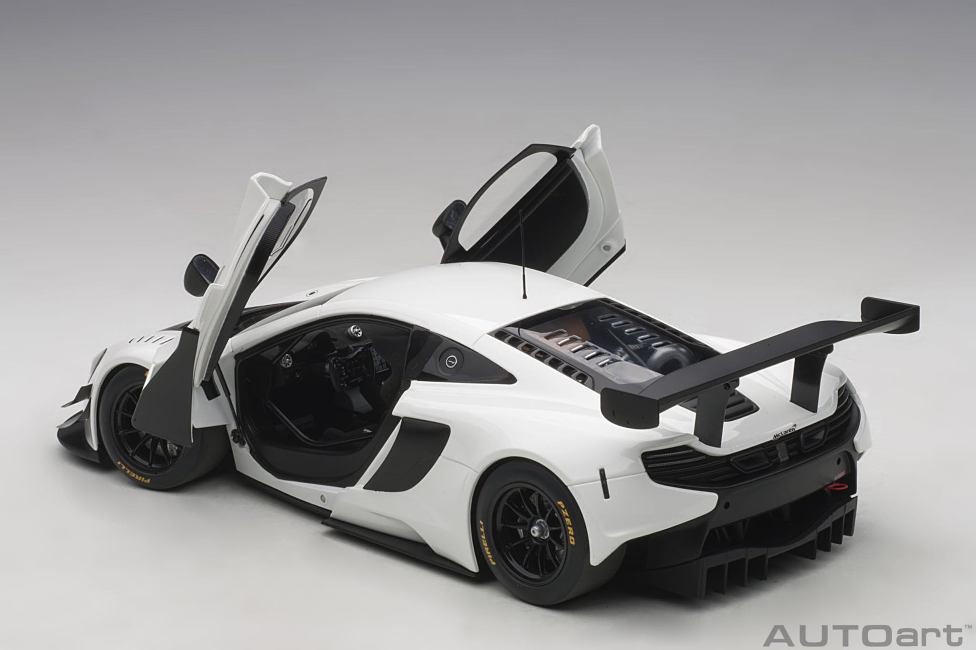 1:18 McLaren 650S GT3 - White /Black Accents - AUTOart - 81640
