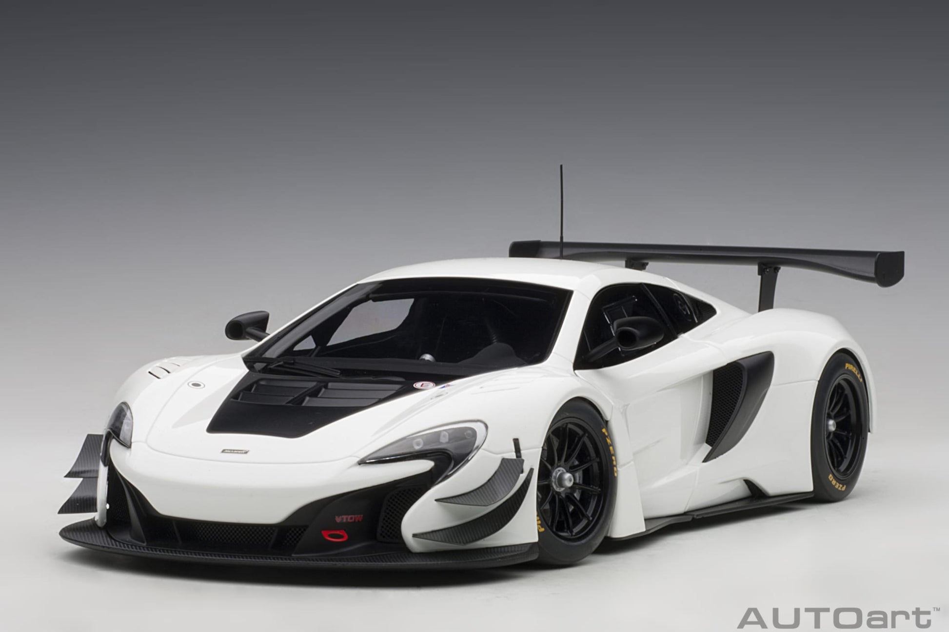 1:18 McLaren 650S GT3 - White /Black Accents - AUTOart - 81640