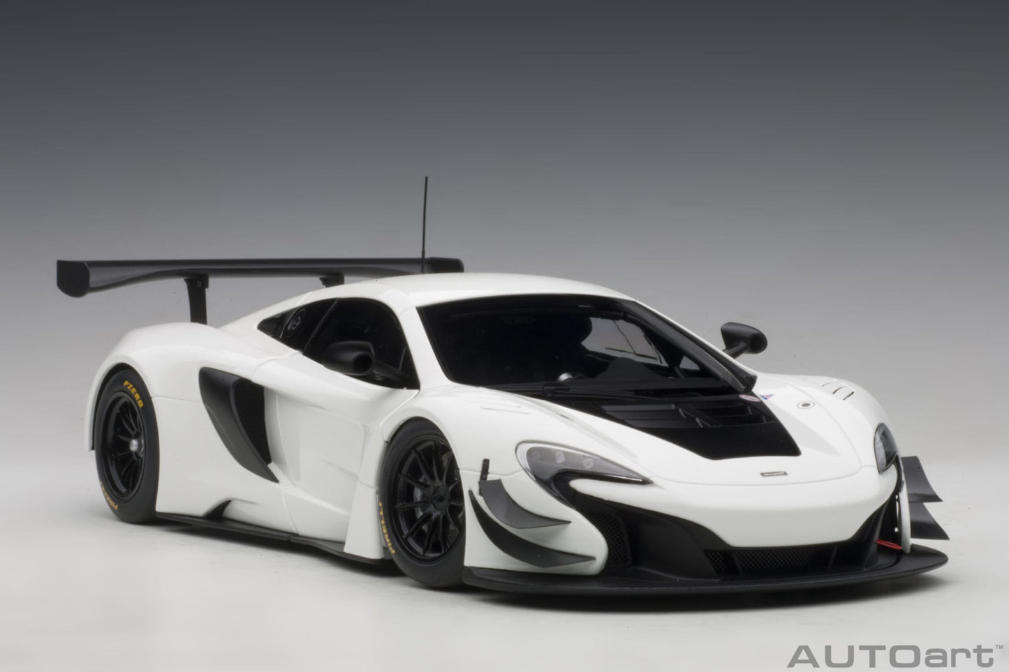 1:18 McLaren 650S GT3 - White /Black Accents - AUTOart - 81640