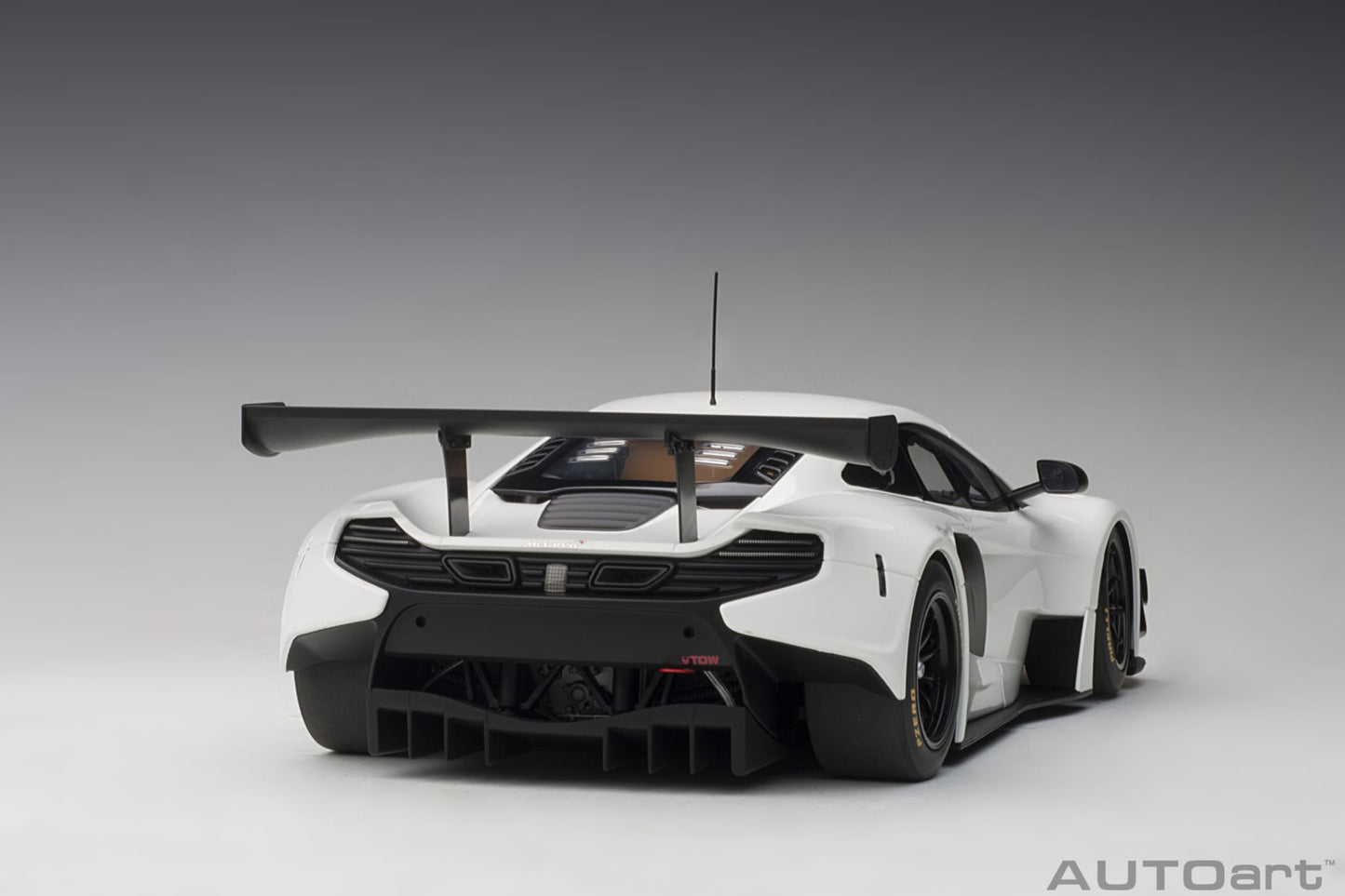 1:18 McLaren 650S GT3 - White /Black Accents - AUTOart - 81640