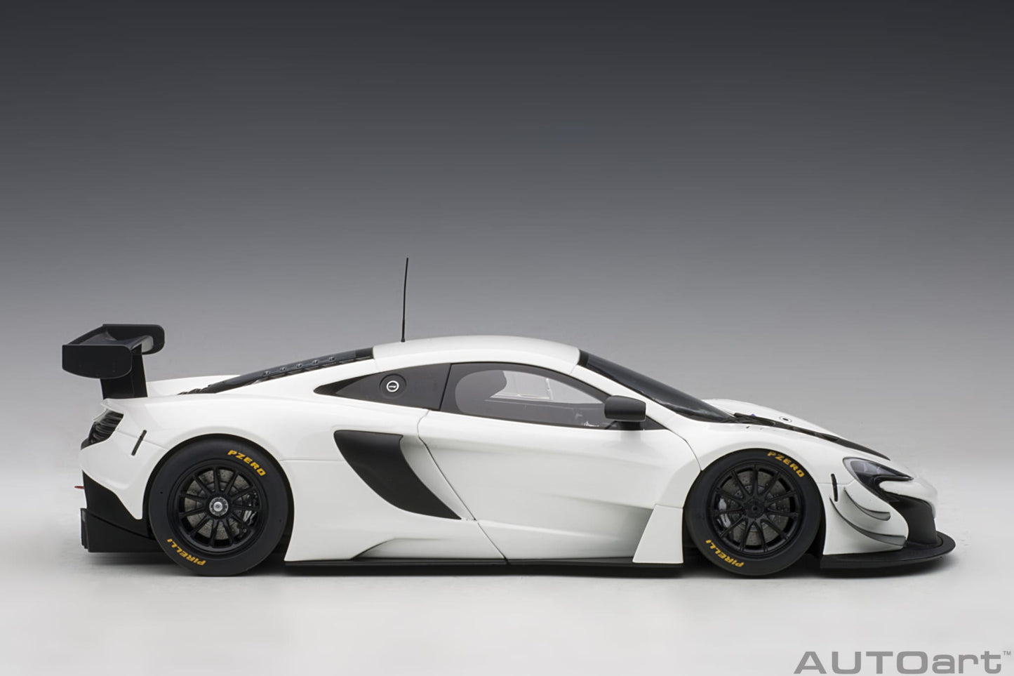 1:18 McLaren 650S GT3 - White /Black Accents - AUTOart - 81640