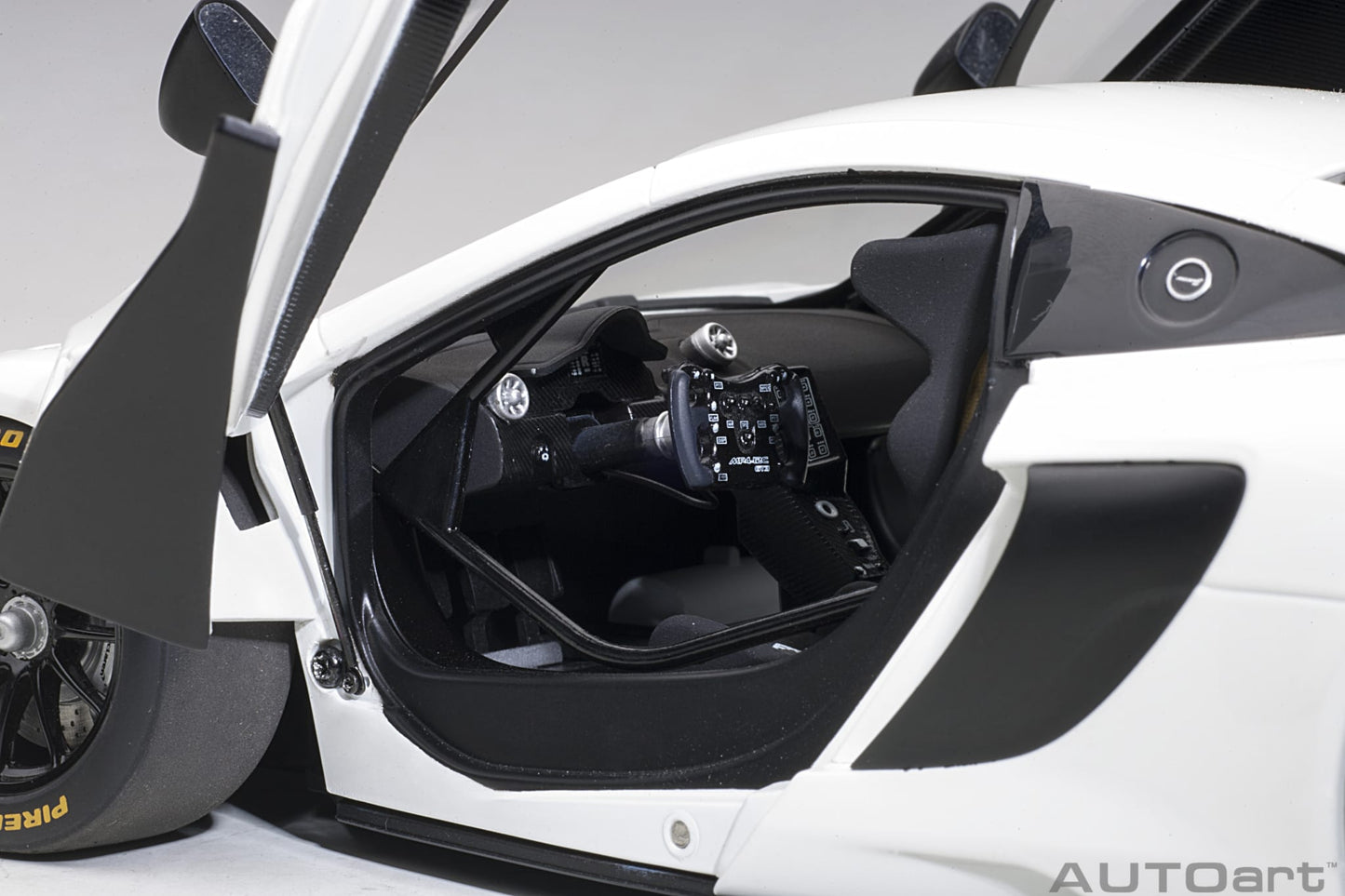 1:18 McLaren 650S GT3 - White /Black Accents - AUTOart - 81640