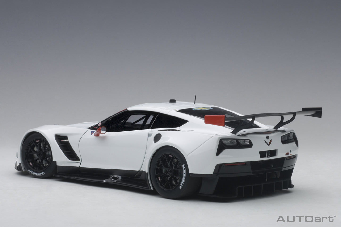 1:18 Chevrolet Corvette C7.R - Plain Colour Version - White /Red Accents - AUTOart - 81650
