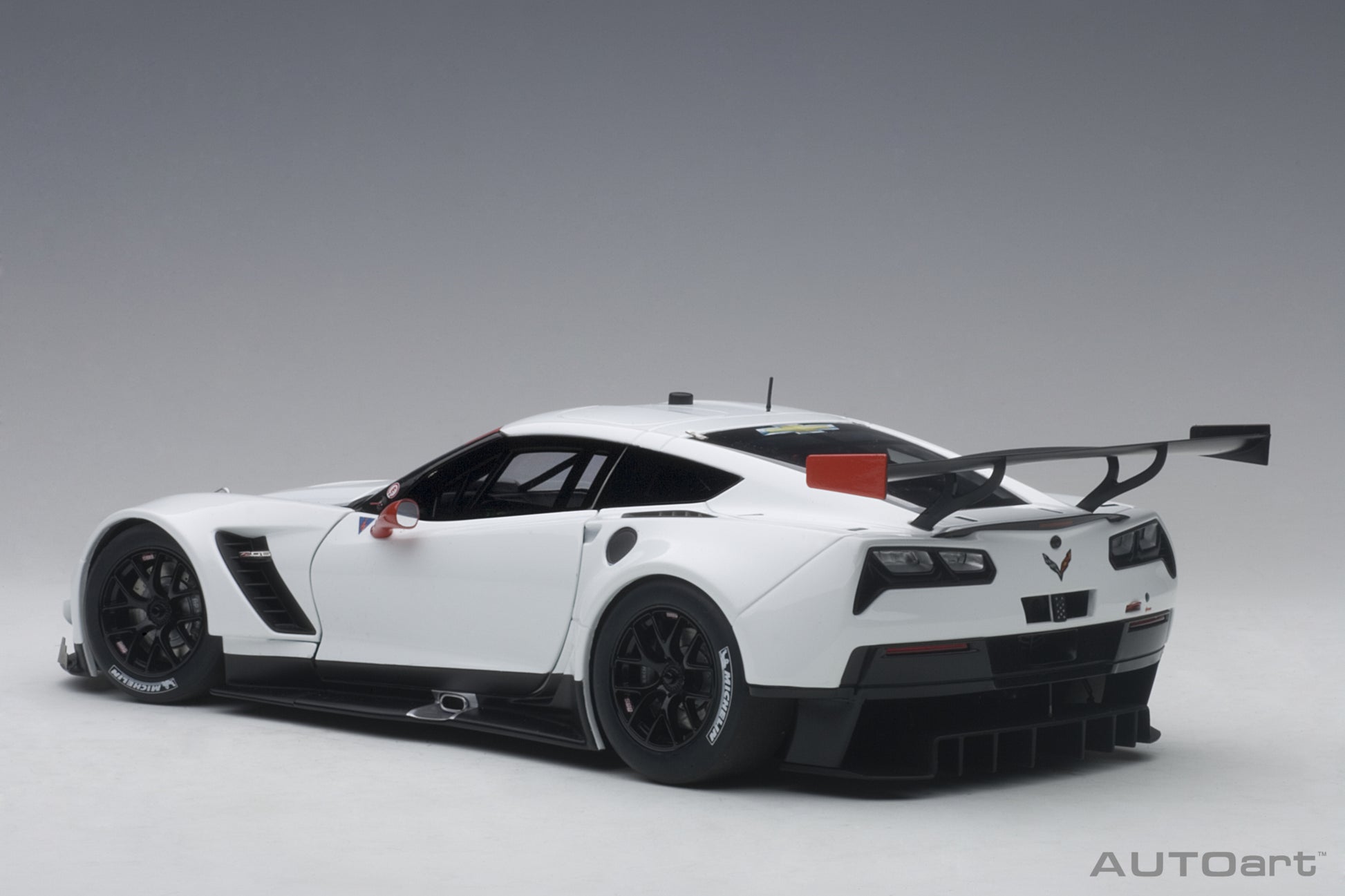 1:18 Chevrolet Corvette C7.R - Plain Colour Version - White /Red Accents - AUTOart - 81650