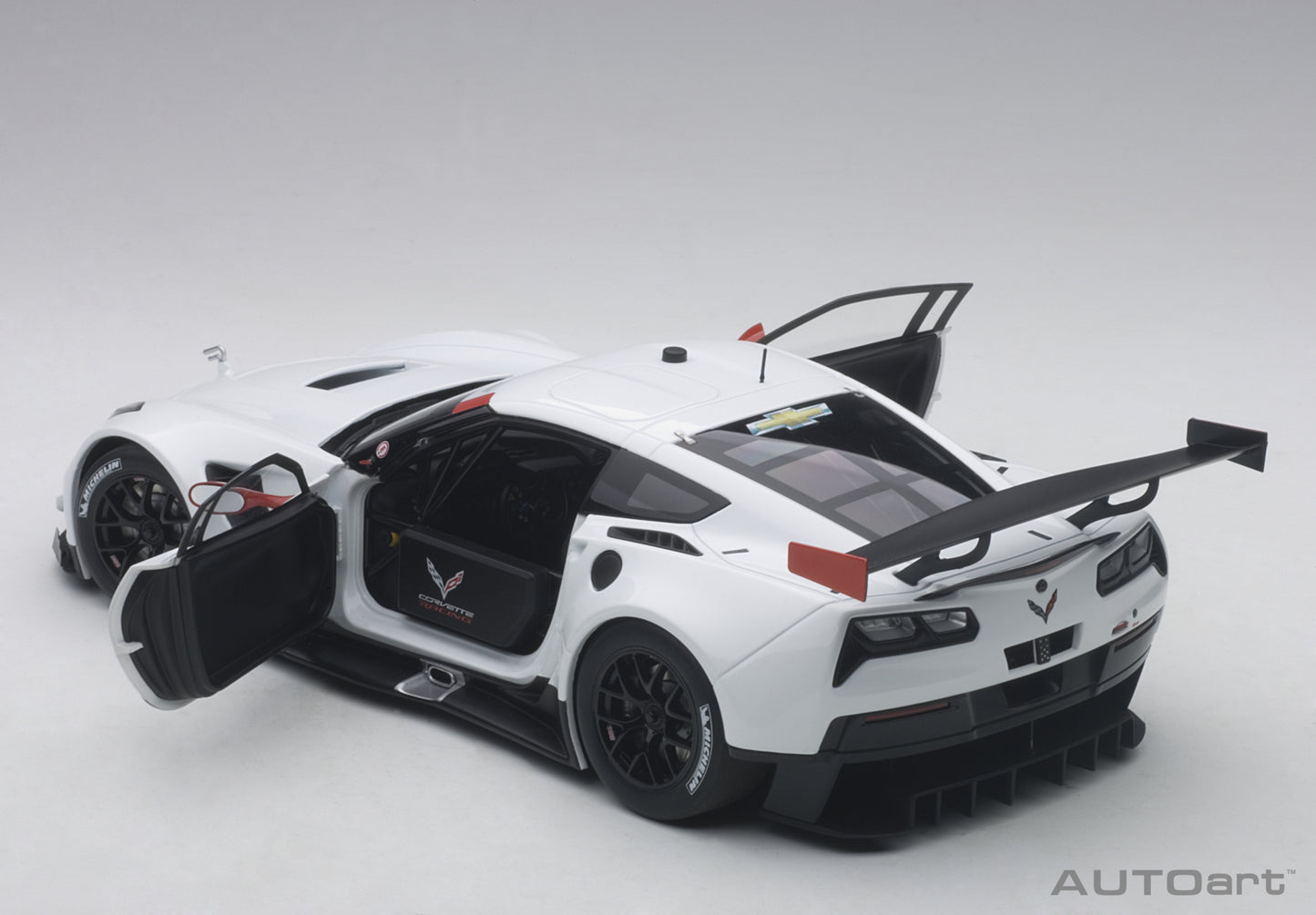 1:18 Chevrolet Corvette C7.R - Plain Colour Version - White /Red Accents - AUTOart - 81650