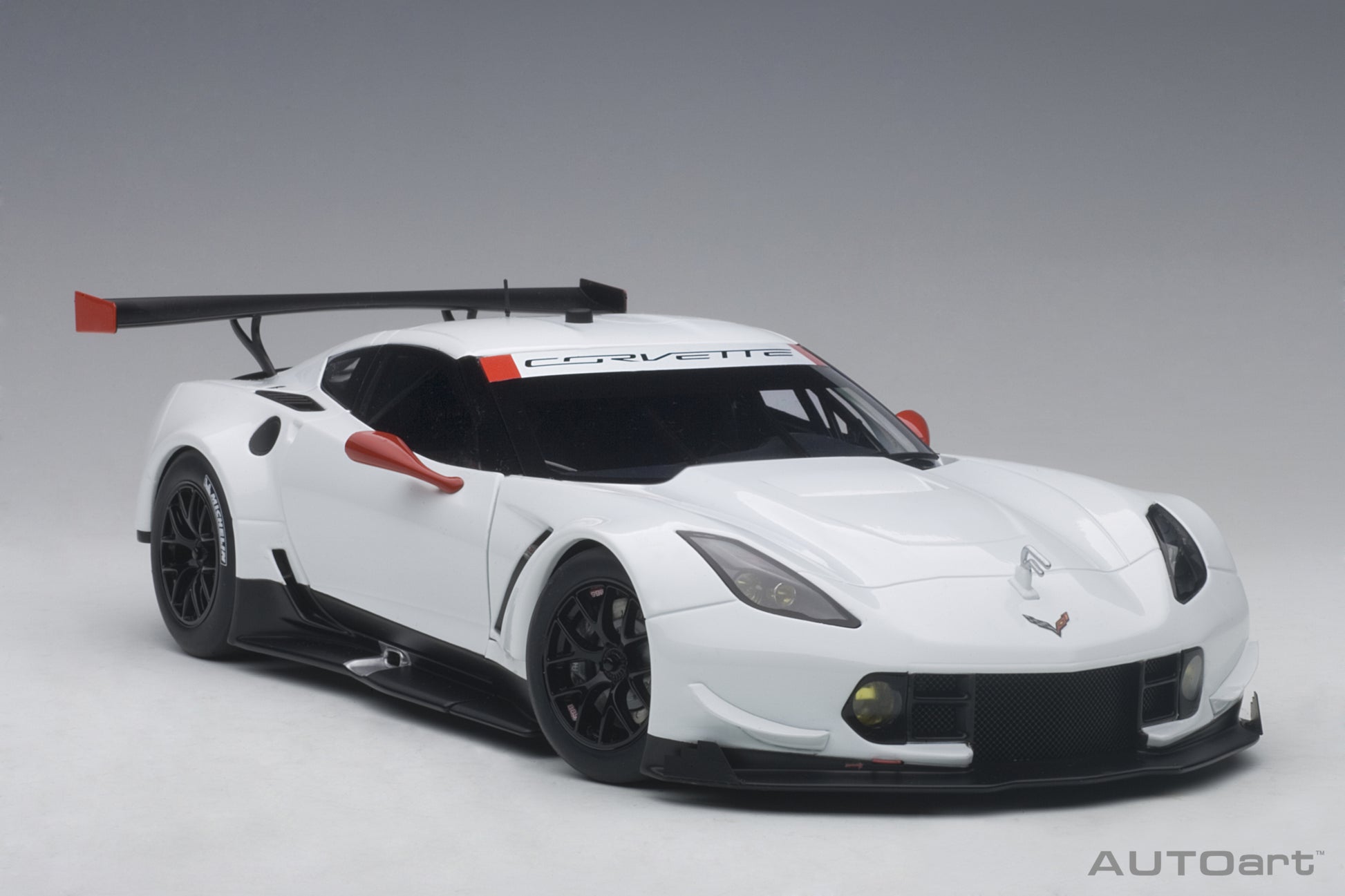 1:18 Chevrolet Corvette C7.R - Plain Colour Version - White /Red Accents - AUTOart - 81650