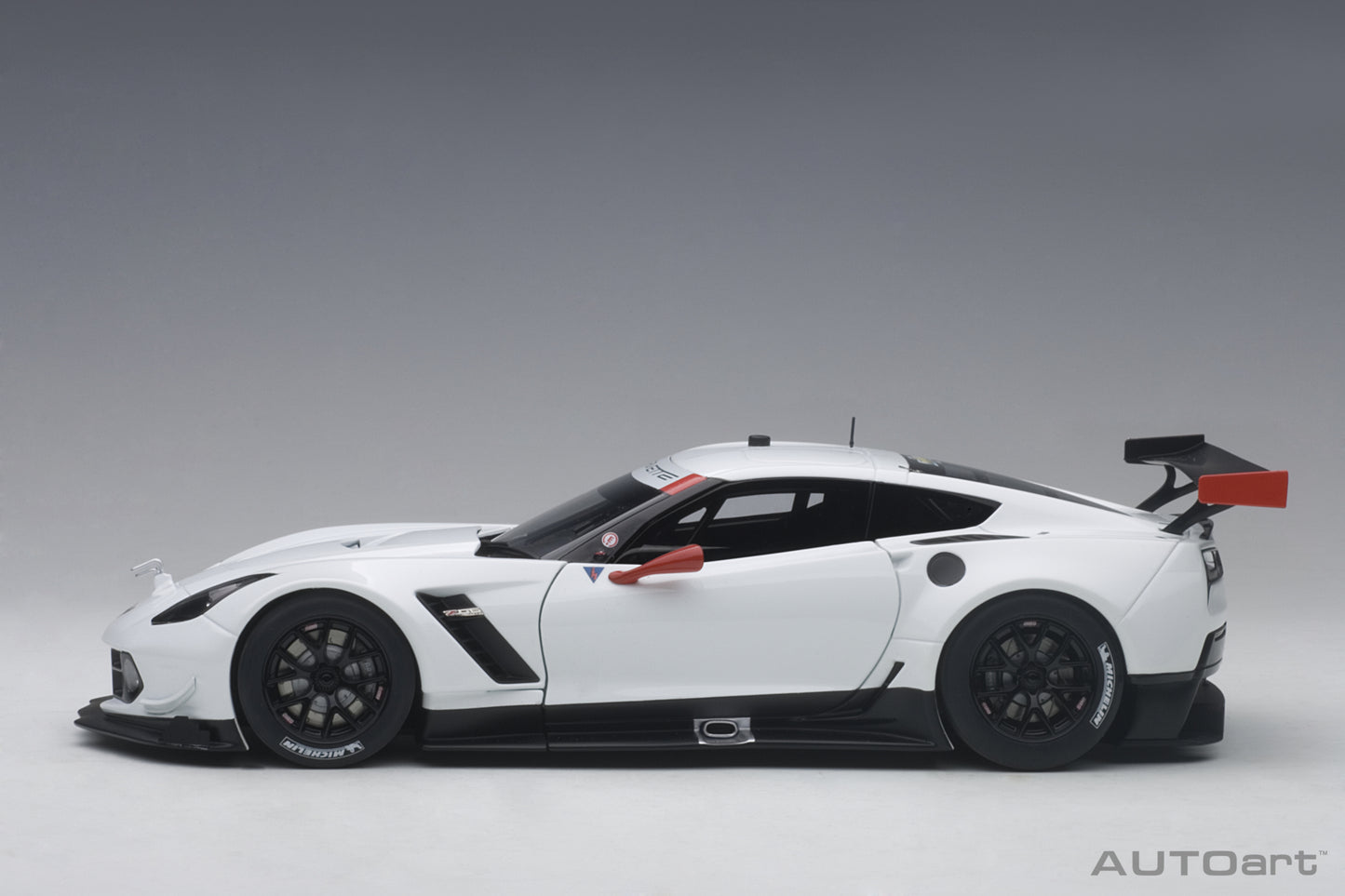1:18 Chevrolet Corvette C7.R - Plain Colour Version - White /Red Accents - AUTOart - 81650