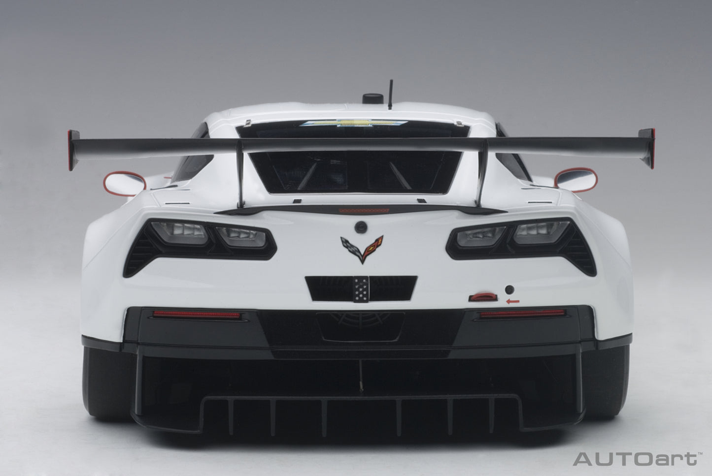 1:18 Chevrolet Corvette C7.R - Plain Colour Version - White /Red Accents - AUTOart - 81650