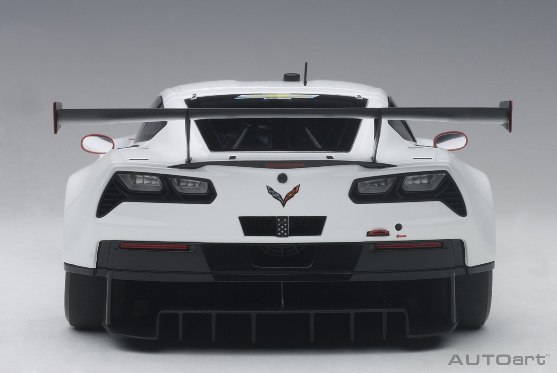 1:18 Chevrolet Corvette C7.R - Plain Colour Version - White /Red Accents - AUTOart - 81650