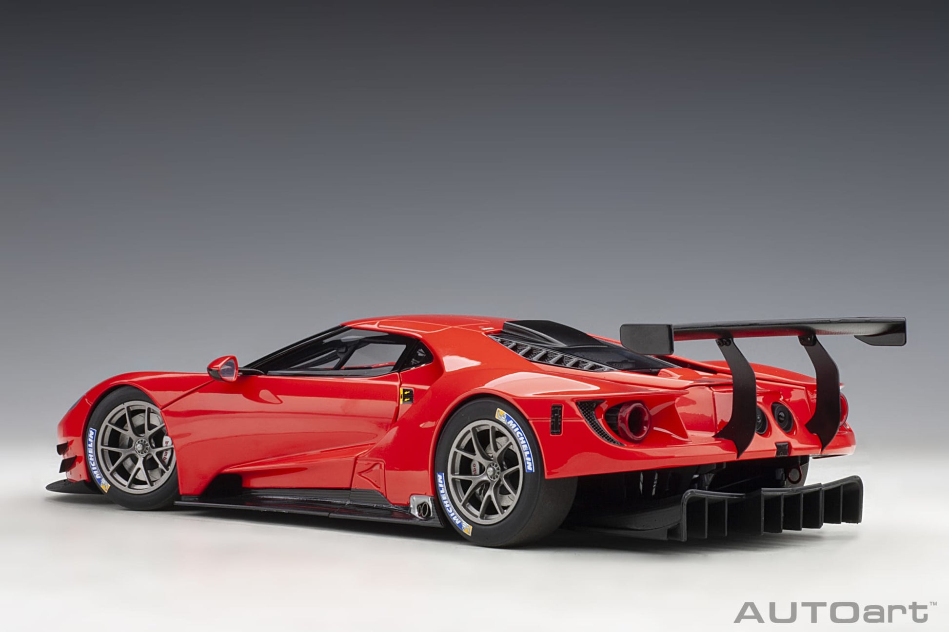 1:18 Ford GT - Plain Colour Version - LeMans - Red - AUTOart - 81811