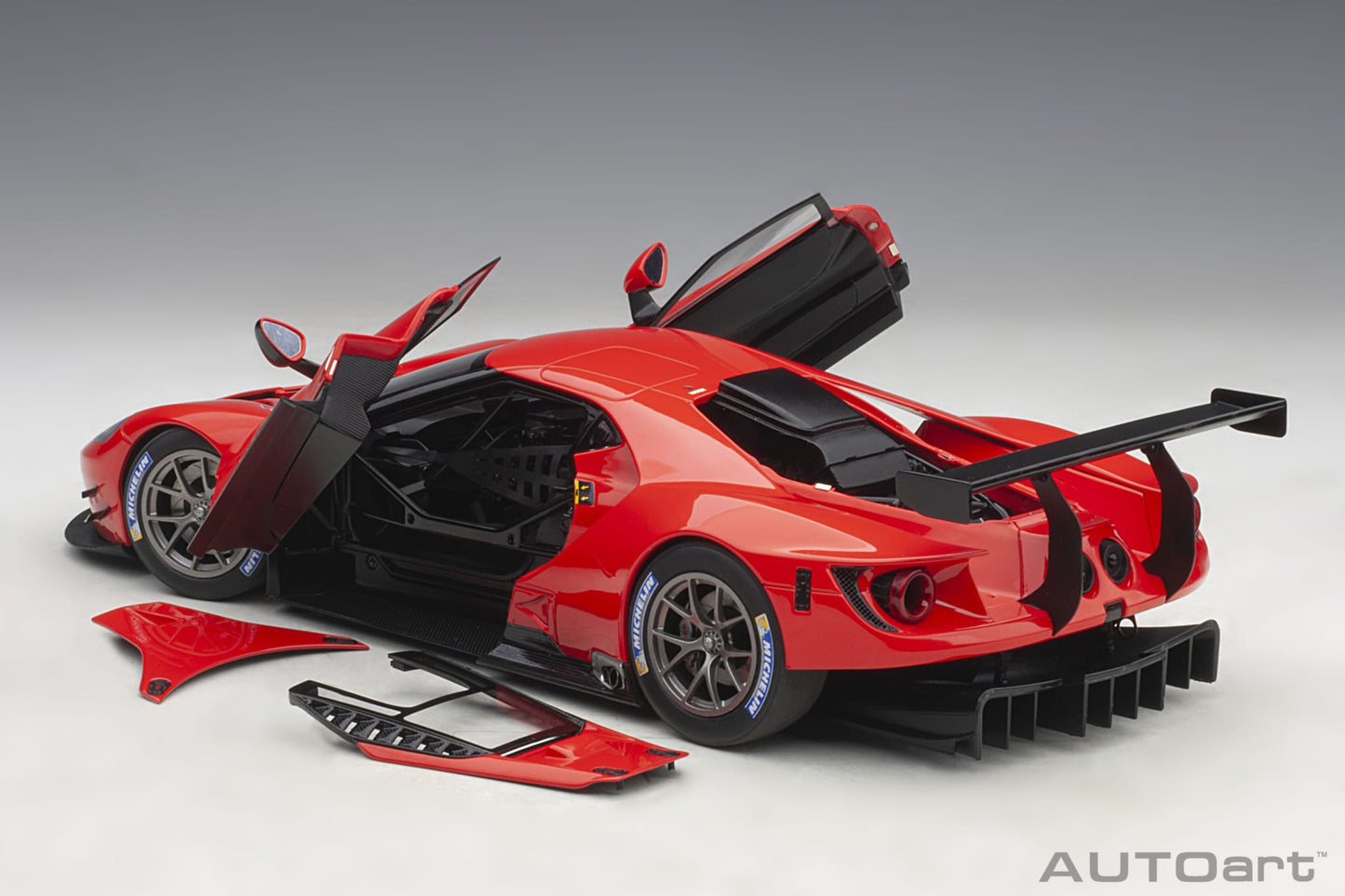 1:18 Ford GT - Plain Colour Version - LeMans - Red - AUTOart - 81811
