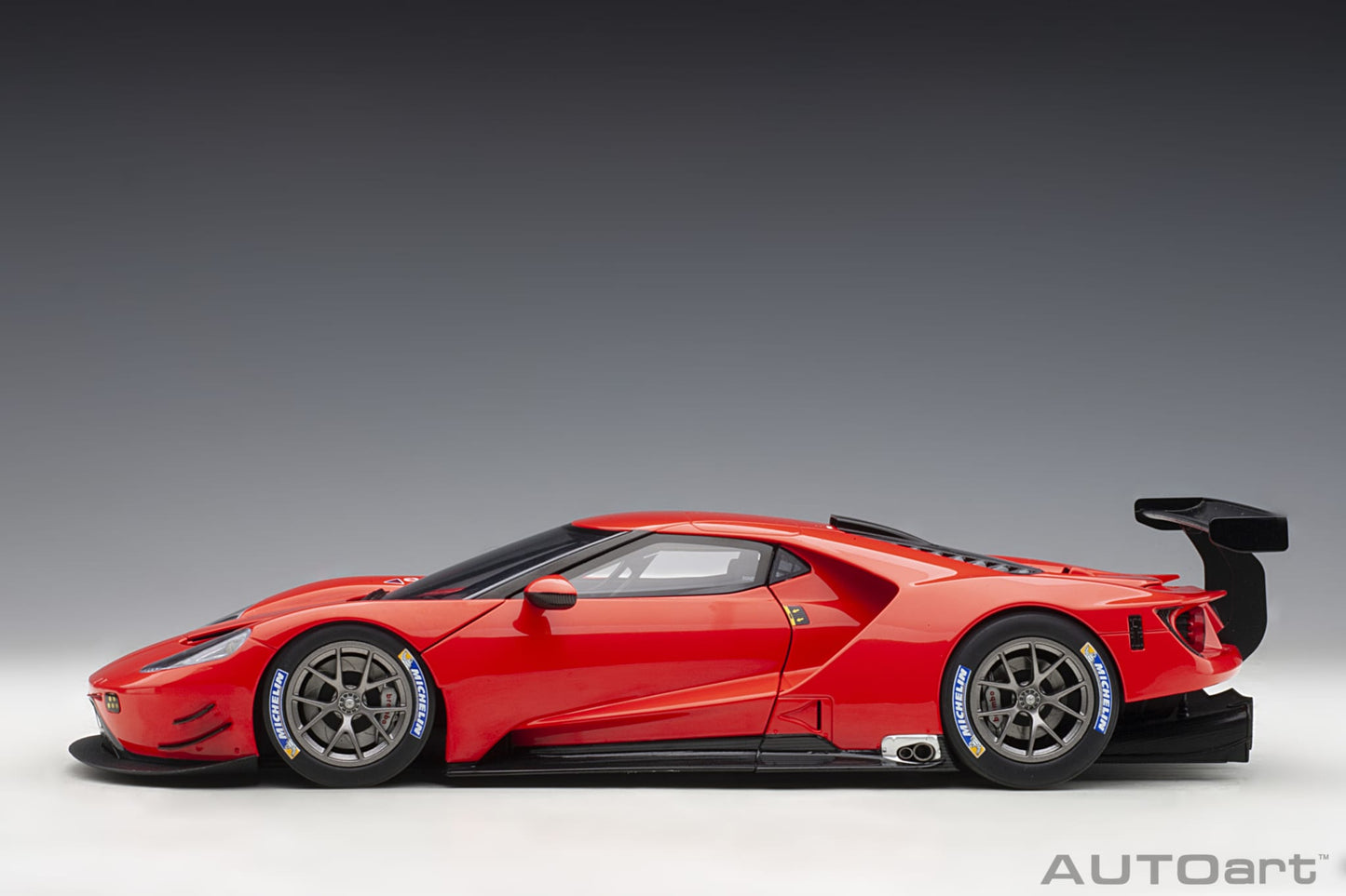 1:18 Ford GT - Plain Colour Version - LeMans - Red - AUTOart - 81811