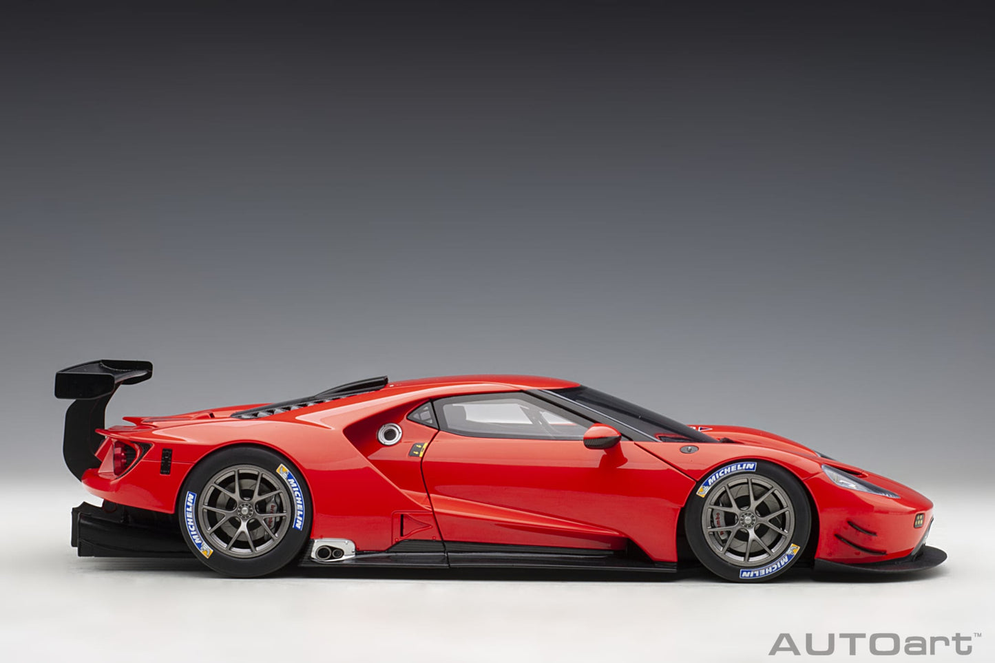 1:18 Ford GT - Plain Colour Version - LeMans - Red - AUTOart - 81811