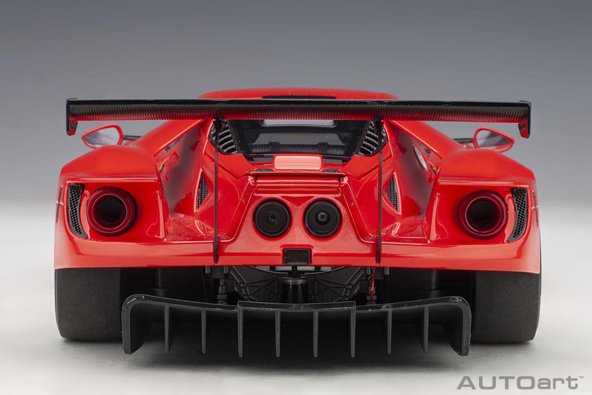 1:18 Ford GT - Plain Colour Version - LeMans - Red - AUTOart - 81811