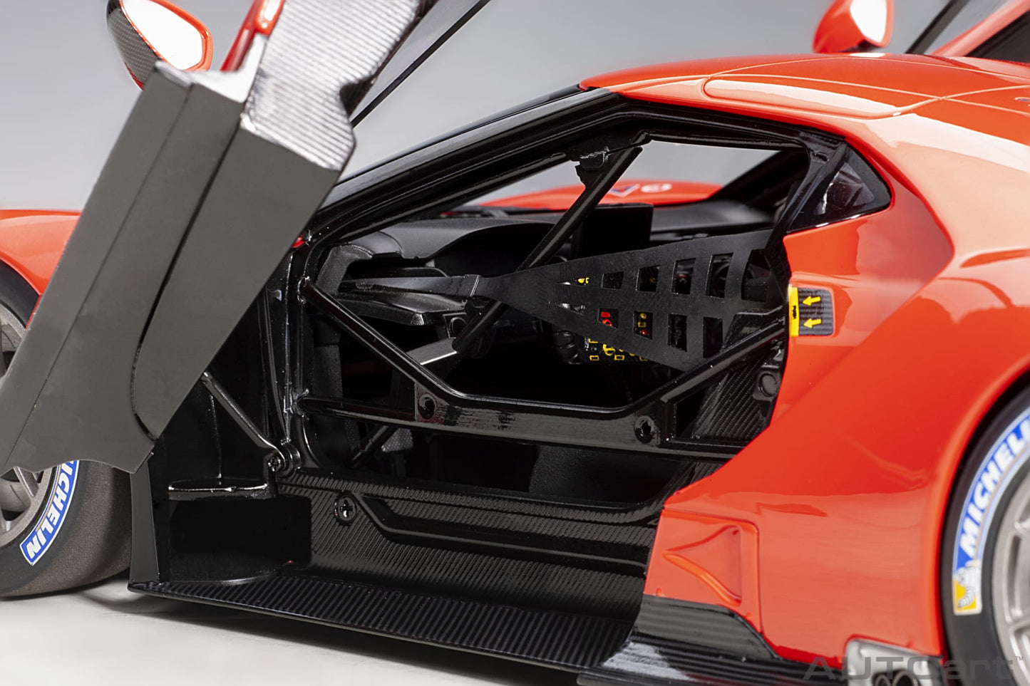 1:18 Ford GT - Plain Colour Version - LeMans - Red - AUTOart - 81811