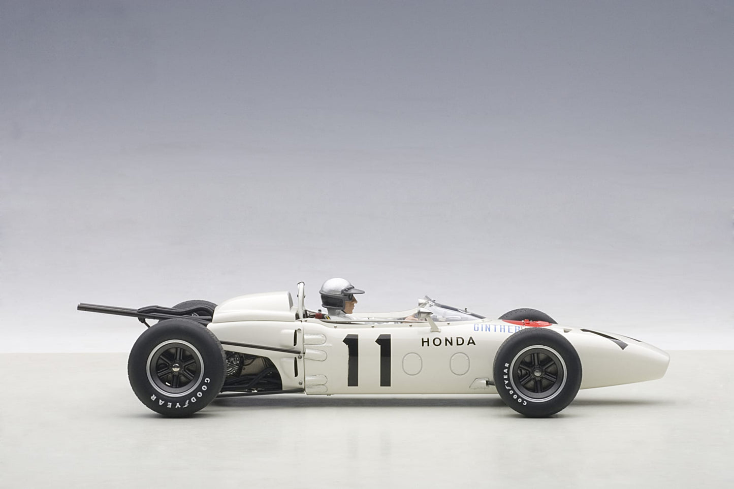 1:18 Honda RA272 F1 #11 - Mexico GP Winner - 1965 - Formula 1 - Honda - Richie Ginther - AUTOart - 86599