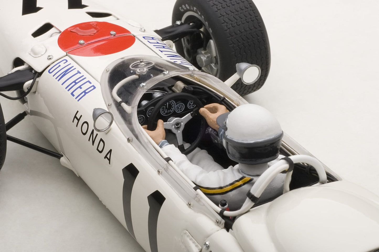 1:18 Honda RA272 F1 #11 - Mexico GP Winner - 1965 - Formula 1 - Honda - Richie Ginther - AUTOart - 86599