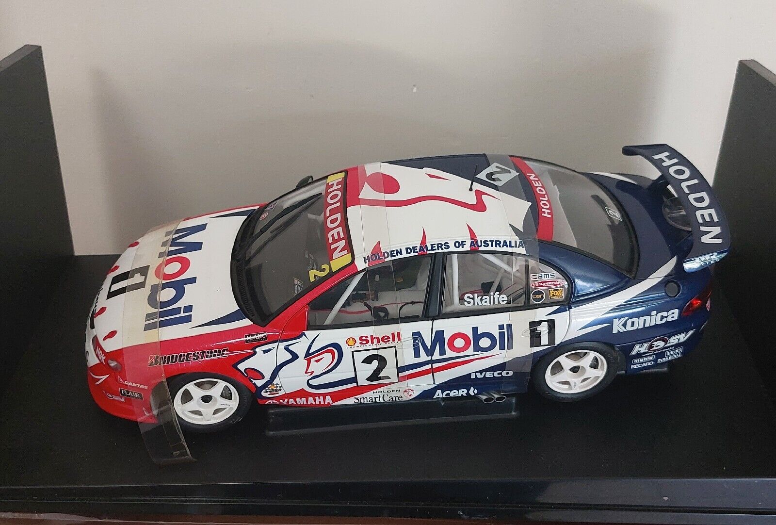 1:18 Holden VT Commodore #2 - 1999 - Supercars Championship - Holden Racing Team - Mark Skaife - AUTOart - 89962