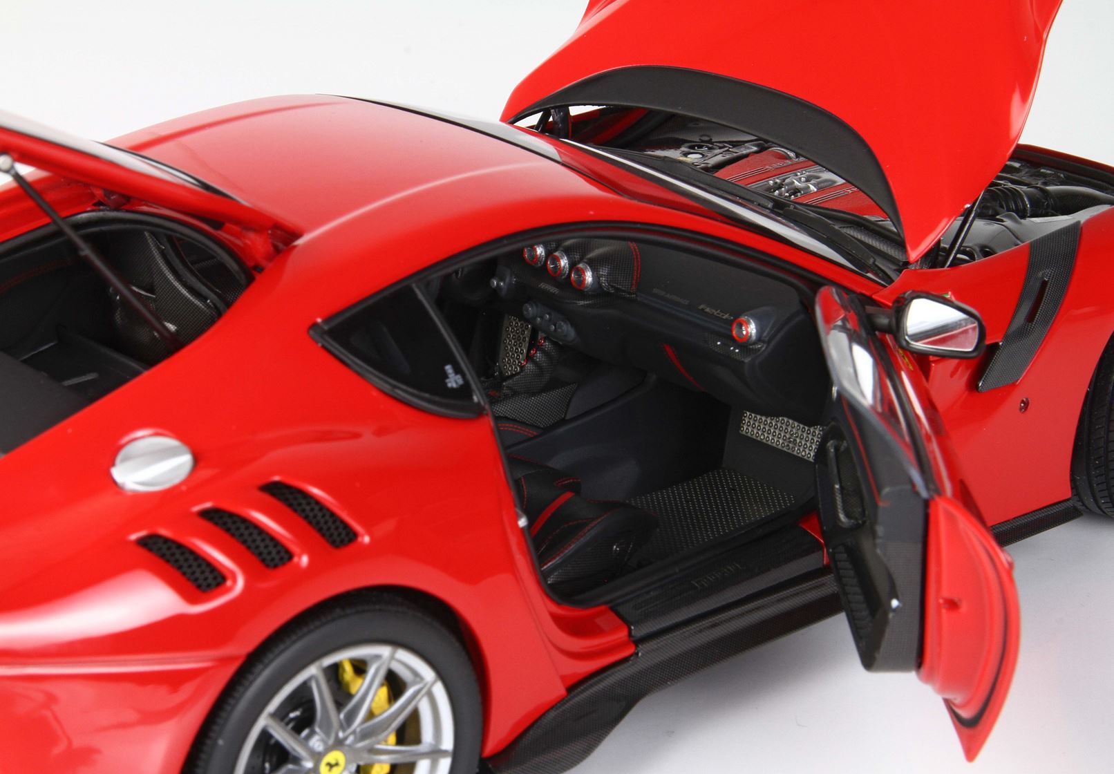 1:18 Ferrari F12 TDF Rosso Corsa 322 - BBR Models - BBR182101