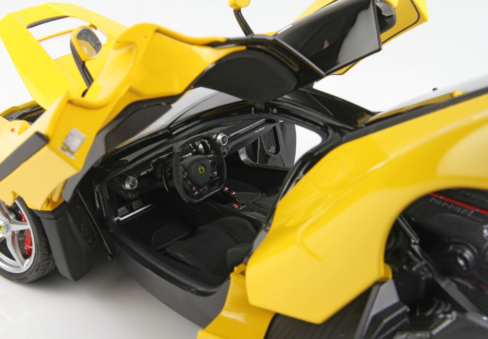 1:18 Ferrari LaFerrari - Modena Yellow/Gloss Black Roof - BBR Models - BBR182220