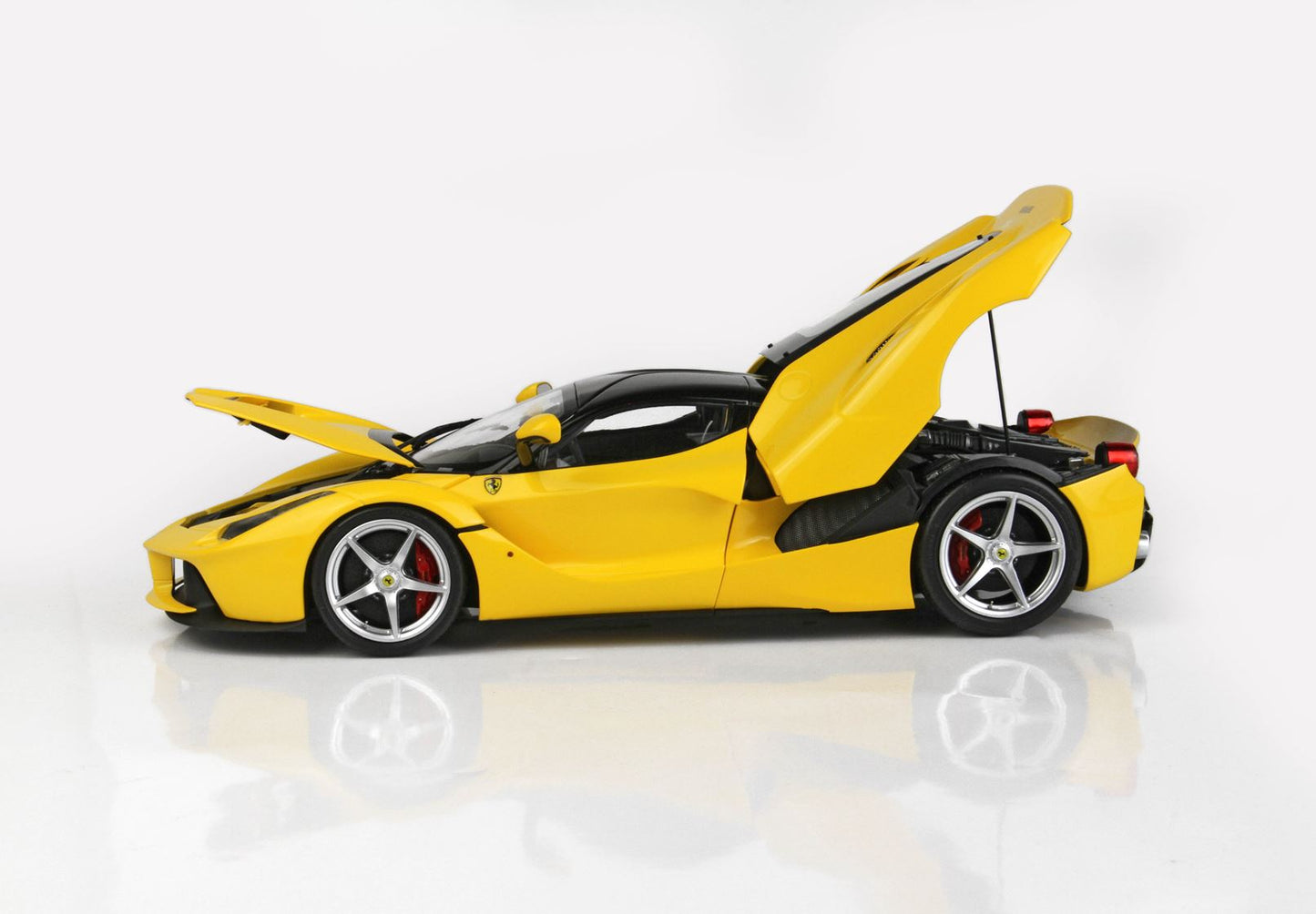 1:18 Ferrari LaFerrari - Modena Yellow/Gloss Black Roof - BBR Models - BBR182220