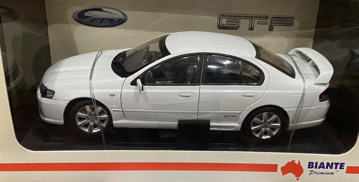 1:18 Ford FPV GT-P Sedan - Winter White - Biante Model Cars - B180704C