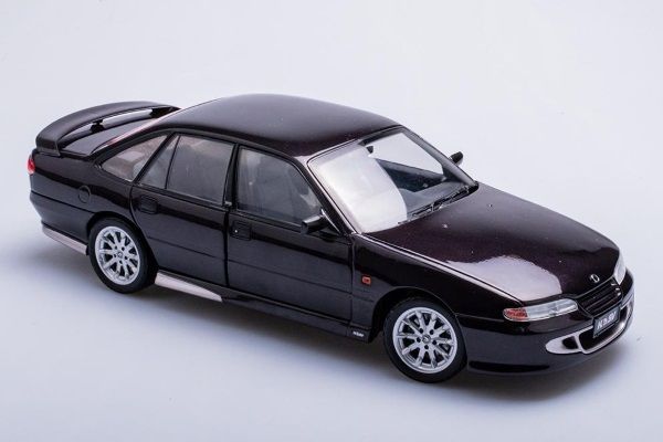 1:18 Holden VS Commodore HSV Senator 215i - Cherry Black - Biante Model Cars - B182604B