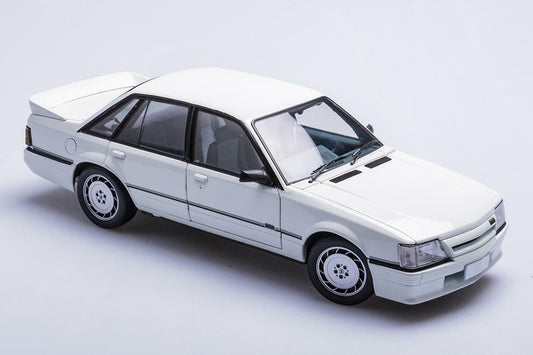 1:18 Holden VK Commodore HDT SS - Alpine White - Biante Model Cars - B182704N