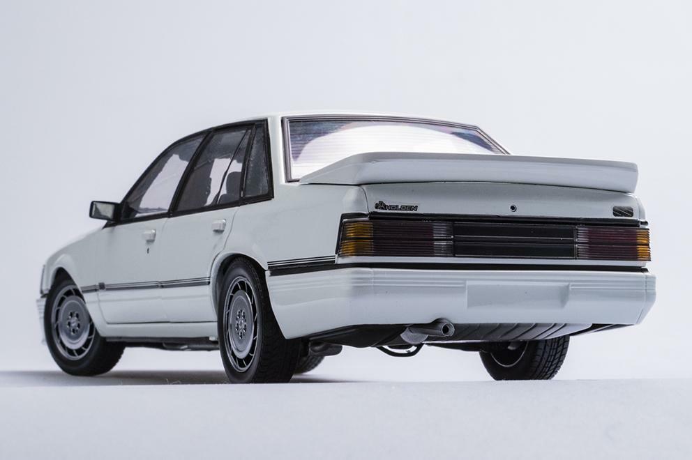 1:18 Holden VK Commodore HDT SS - Alpine White - Biante Model Cars - B182704N