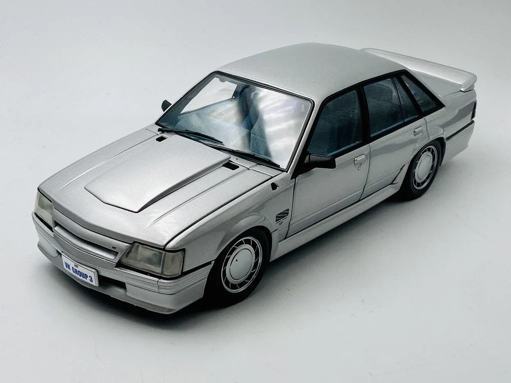 1:18 Holden VK Commodore SS Group 3 - Asteroid Silver - Biante Model Cars - B182705A