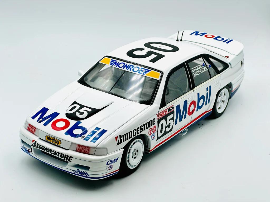 1:18 Holden VN Commodore SS Group A #05 - 1991 - Bathurst - Mobil 1 Racing - Peter Brock - Biante Model Cars - B182706B