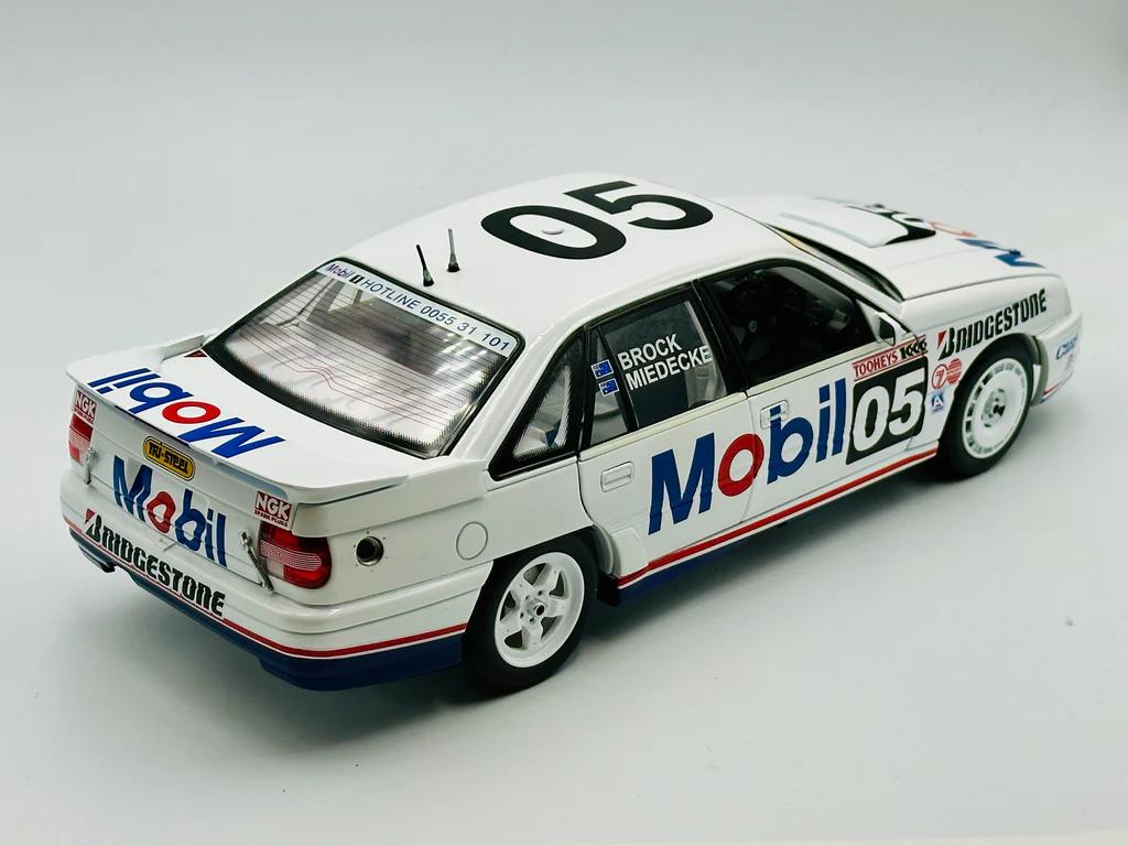 1:18 Holden VN Commodore SS Group A #05 - 1991 - Bathurst - Mobil 1 Racing - Peter Brock - Biante Model Cars - B182706B